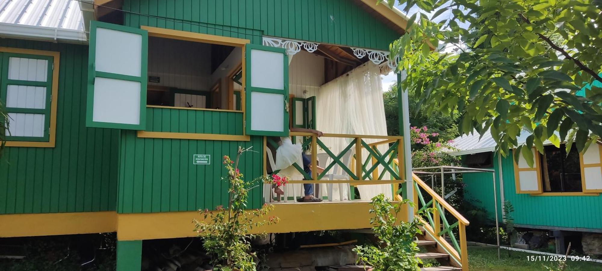 Hotel Yellow Home Providencia Isla South West Bay Exterior foto