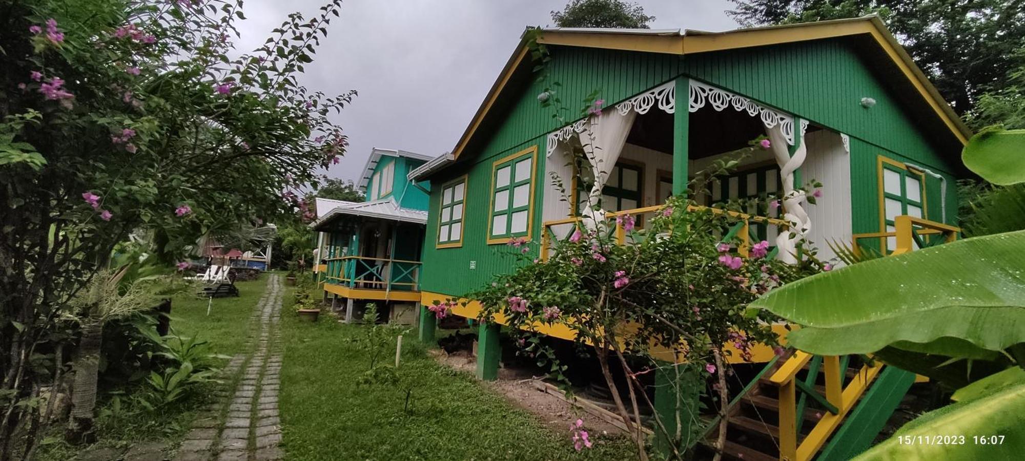 Hotel Yellow Home Providencia Isla South West Bay Exterior foto