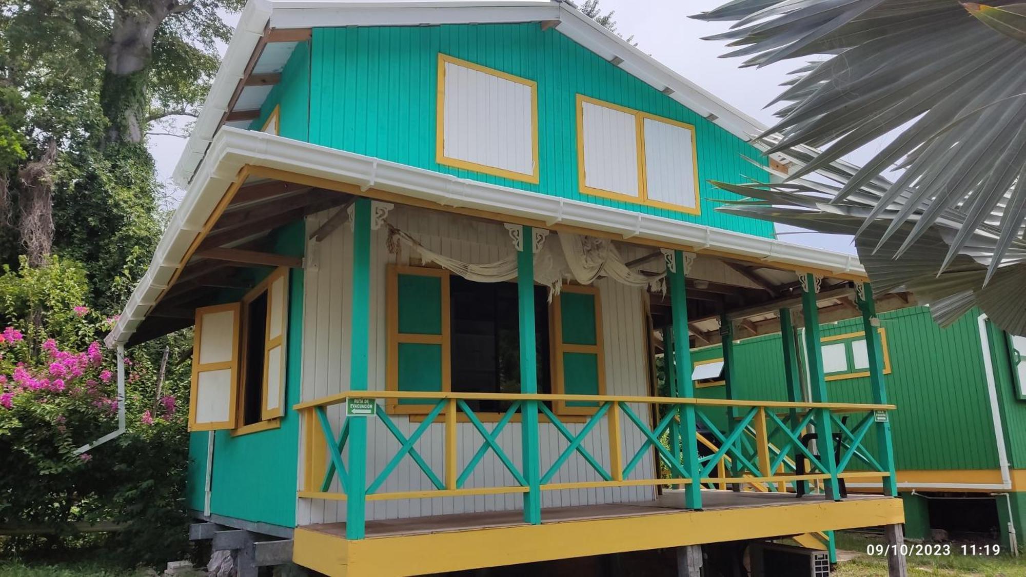 Hotel Yellow Home Providencia Isla South West Bay Exterior foto